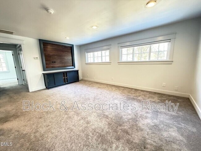 Building Photo - 121 Marilou Ln