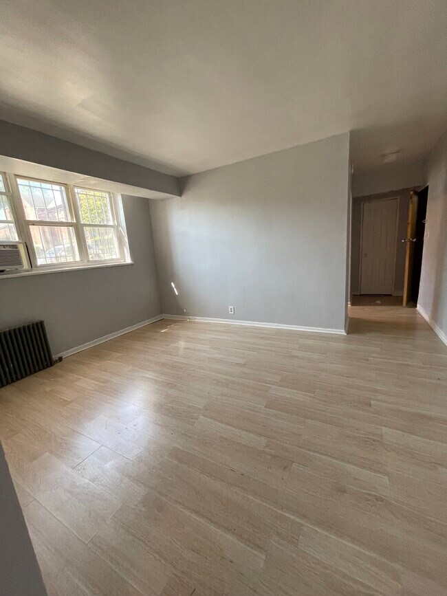 60 Crawford Ave B - 58 Crawford St