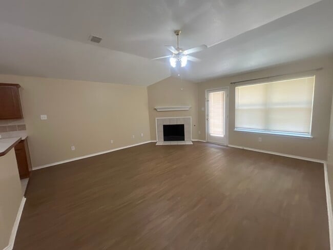 Building Photo - Remodeled & updated! 4/2/2