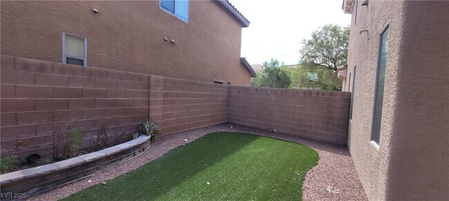 Building Photo - 8198 Rock Meadows Dr