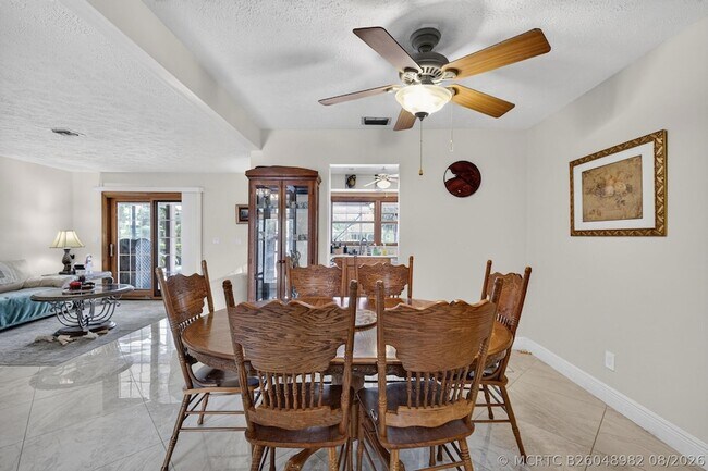 Building Photo - 1362 SW Knollwood Dr