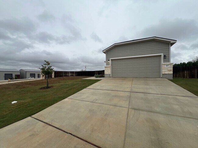 Building Photo - Beautiful 3/2 Single Story Home in Cibolo, TX