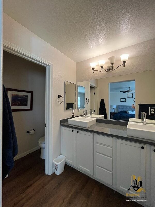 Building Photo - 305 Esplanade Cir