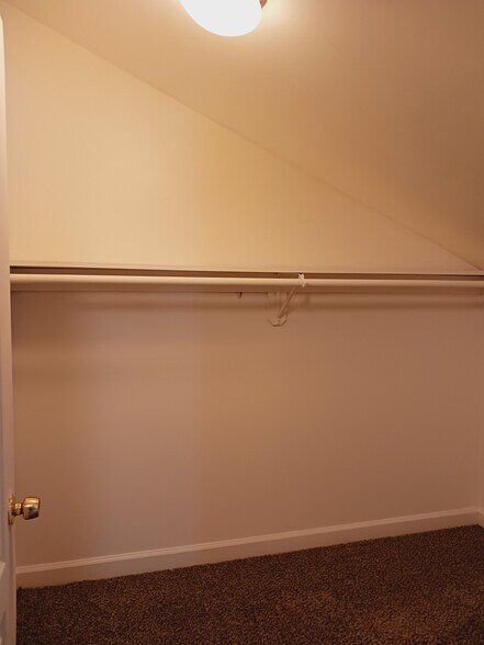 Building Photo - 2603 Hamlin St NE