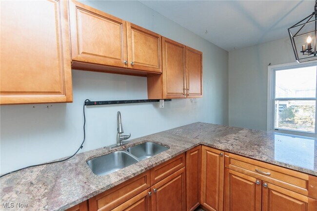 Building Photo - 2035 Chesterland Ave