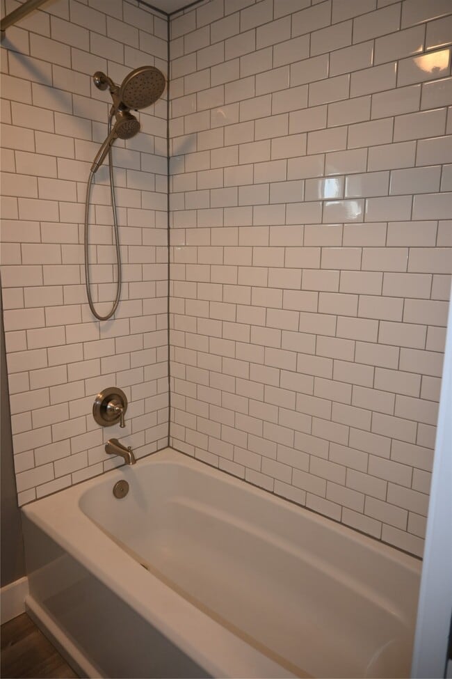 Building Photo - 510 Glen Cove Blvd