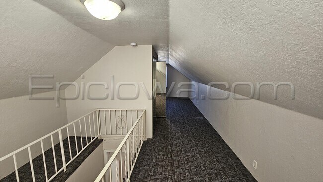 Building Photo - 1105 33rd St SE