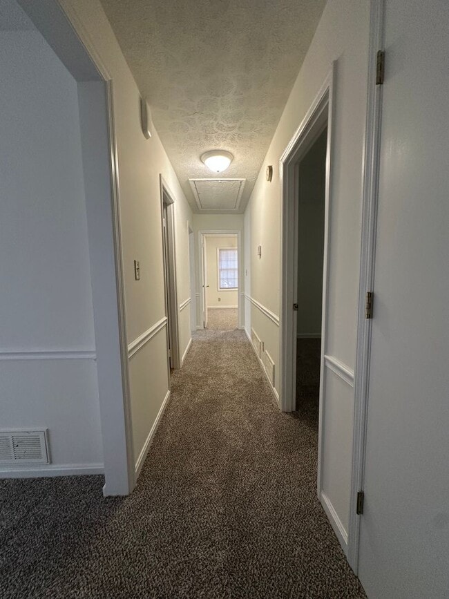 Building Photo - Move-in ready 3 bedroom, 2 bath brick home...