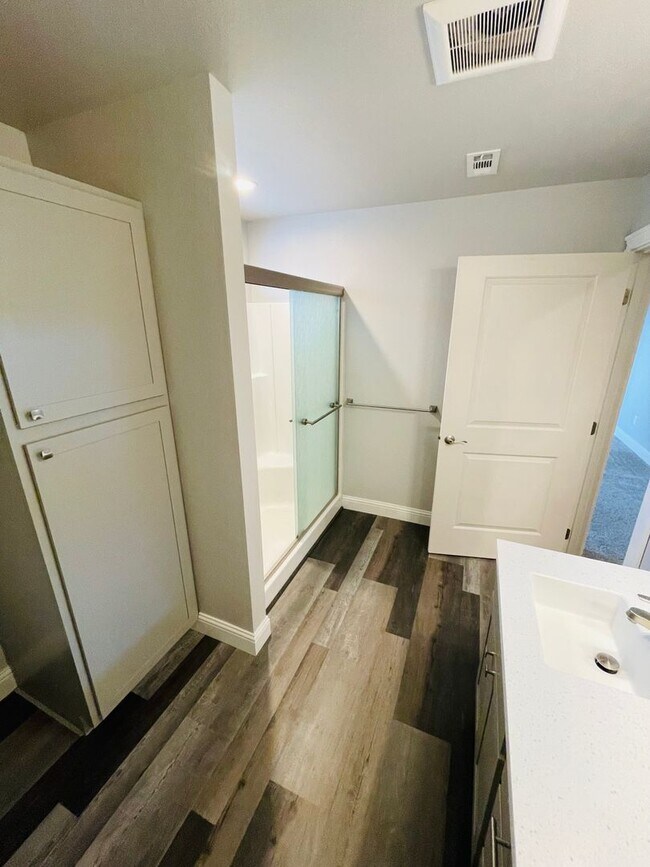 Building Photo - Entertainers delight, 3bdrm 2.5 bath home ...