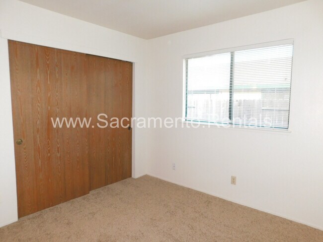 Building Photo - Spacious 2bd/2ba Foothill Farms Duplex with 2 Car Garage