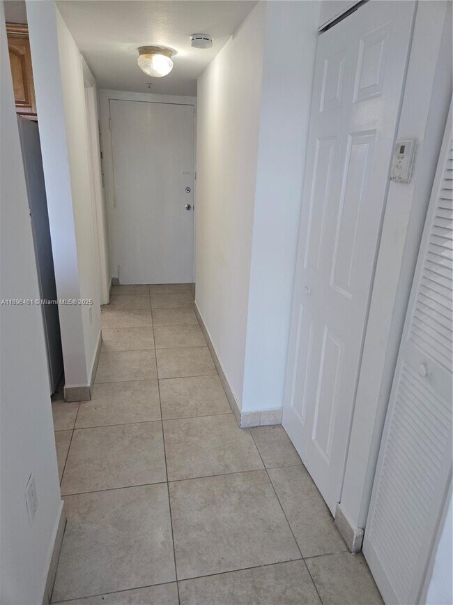 Building Photo - 2647 NW 25th Ave