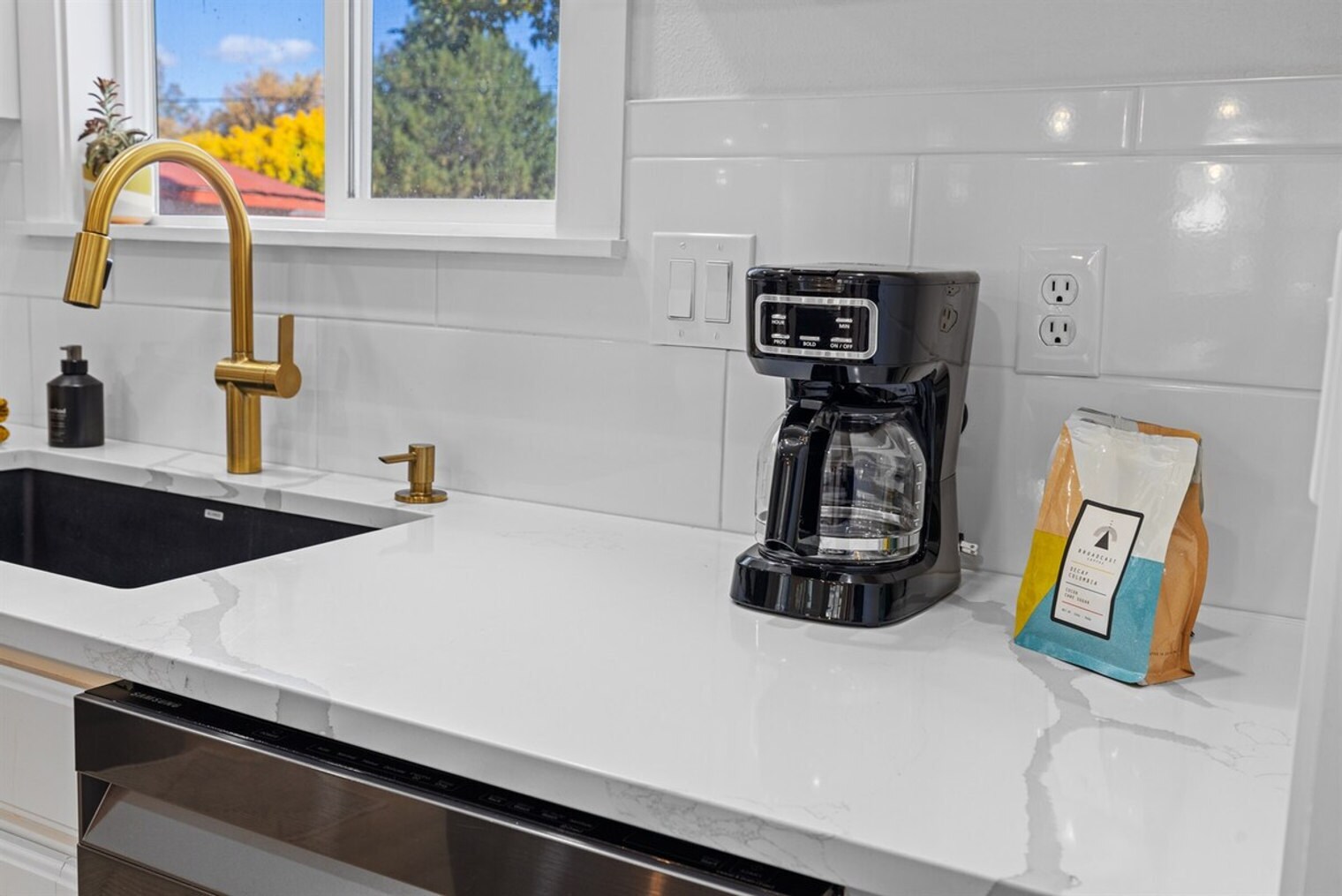 Building Photo - 2624 S Virginia Ave