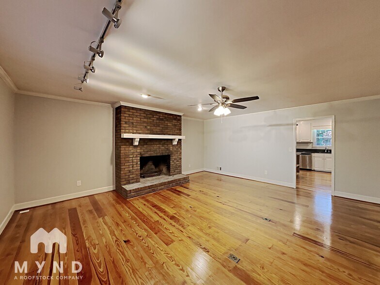Primary Photo - 1600 Arden Dr SW