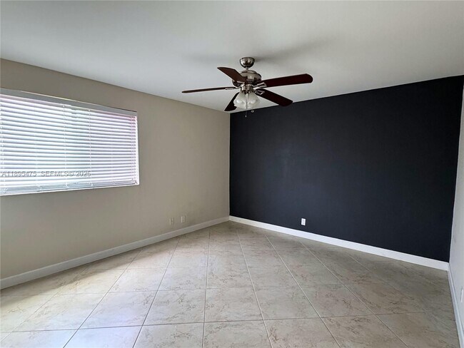 Building Photo - 2926 S University Dr