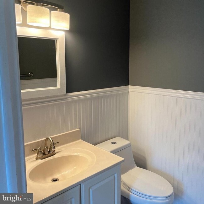 Building Photo - 7807 Edmunds Way