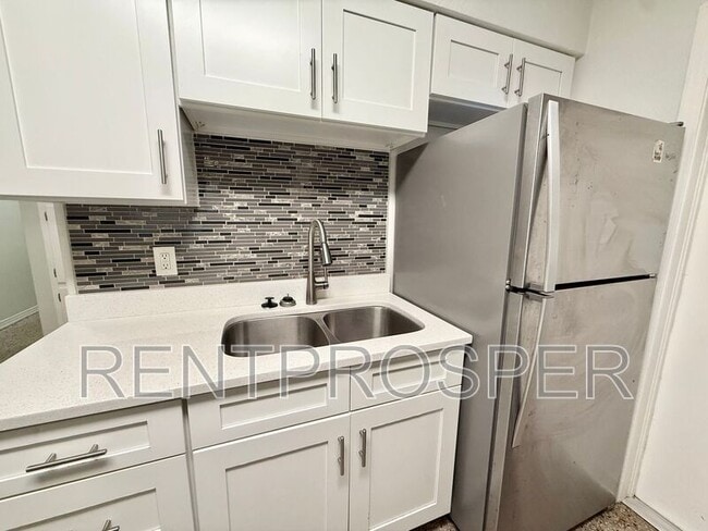 Building Photo - 221 Concord Dr