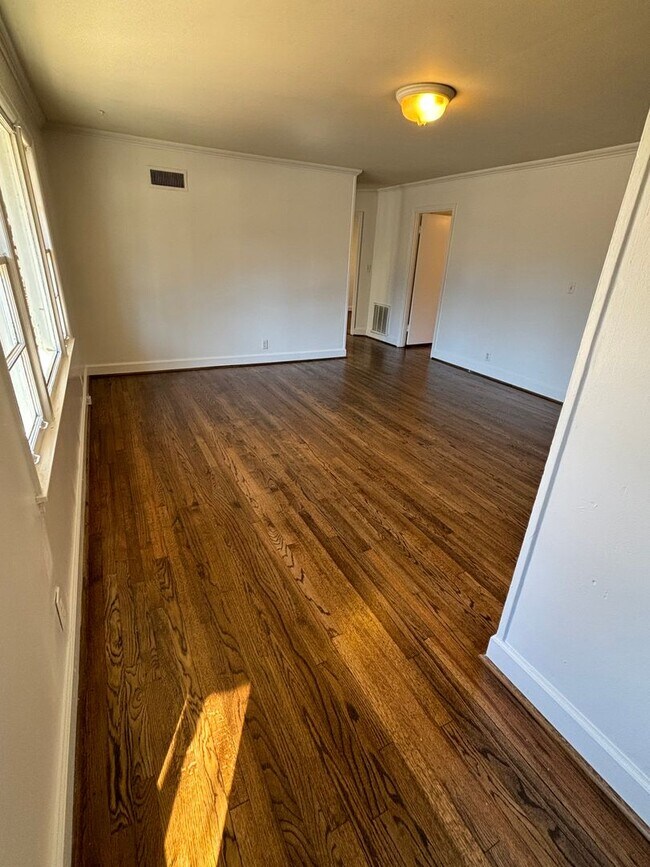 Building Photo - 3 Bedroom 2 Bath located in Brookhaven off Hargrove Road