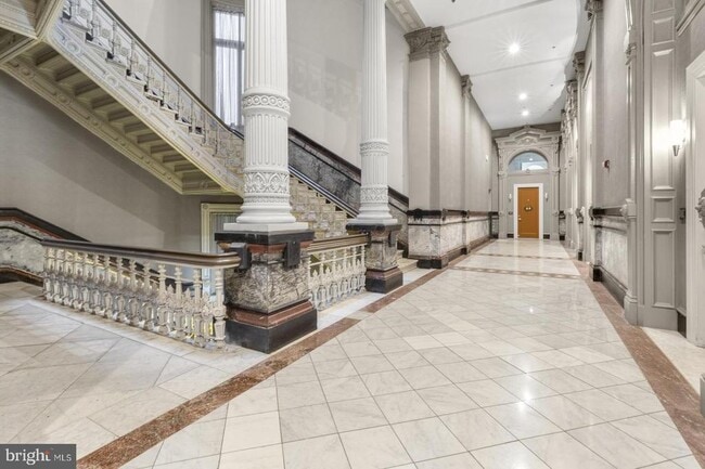 Building Photo - 1001 Chestnut St