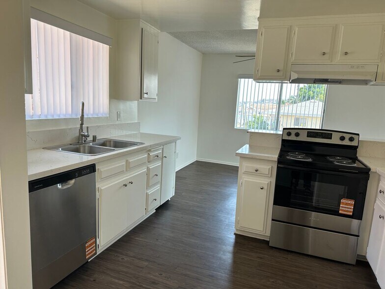 Building Photo - 939 S Cabrillo Ave