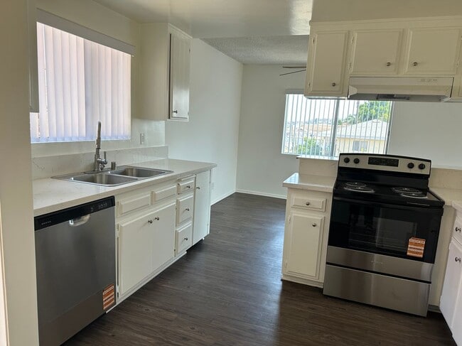 Building Photo - 939 S Cabrillo Ave