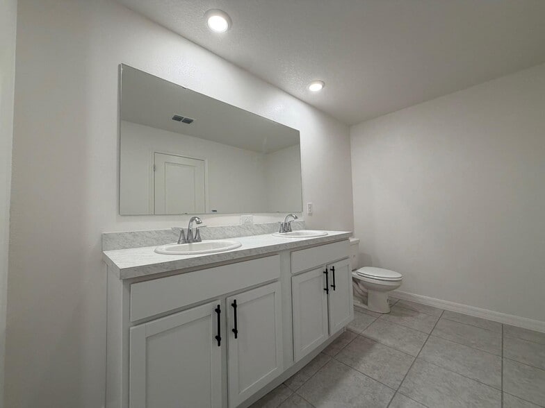 Building Photo - 8855 101st Ct