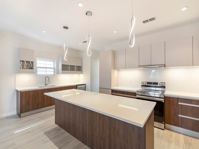 Building Photo - 210 Veracruz Dr