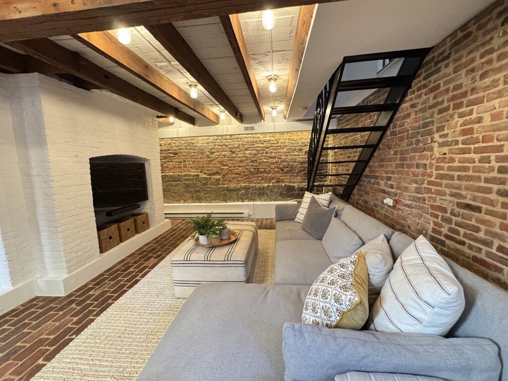 Living Room - 26 East St