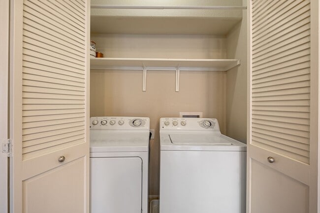 Building Photo - Beautiful 2-Bedroom, 2-Bath Condo in South...