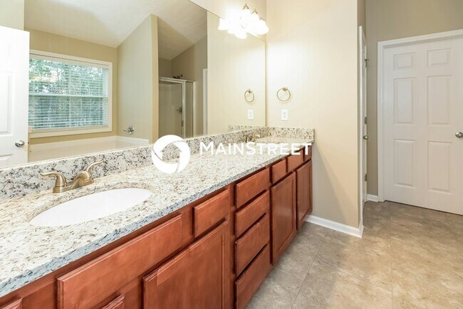 Building Photo - 4 Bedroom Pet-Friendly Home in Fairburn, GA with Main Street Renewal