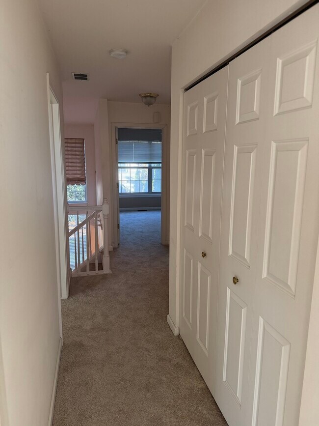 Building Photo - 114 Woodbury Ln