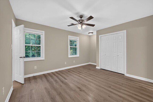 Building Photo - 138 Springstead Ct SW