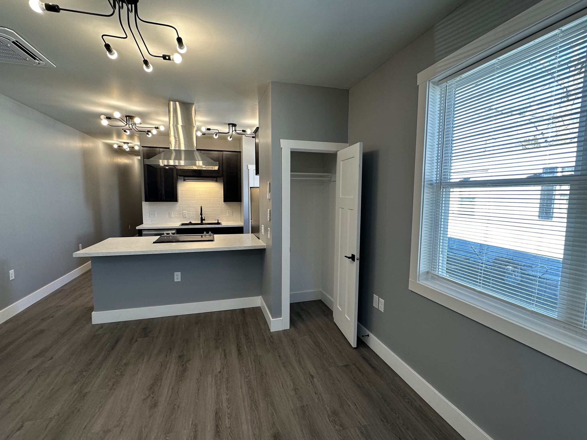 Building Photo - 1102 S Malott St