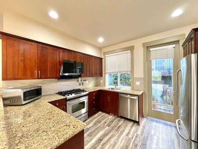 Building Photo - Great Townhome for rent