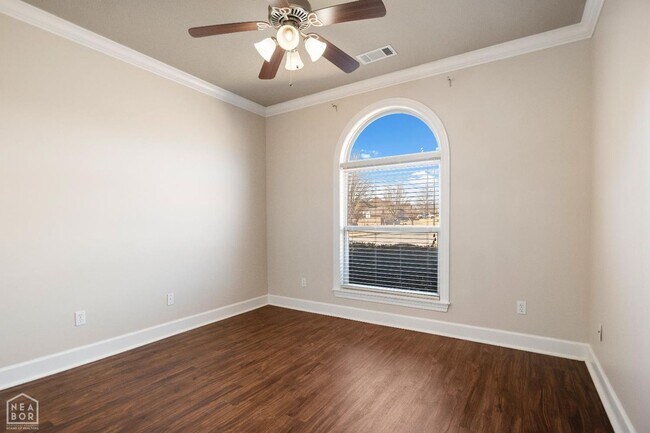 Building Photo - 4801 Lochmoor Cir
