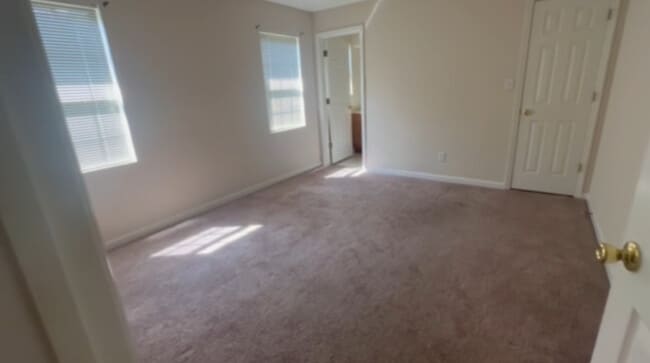 Building Photo - 3867