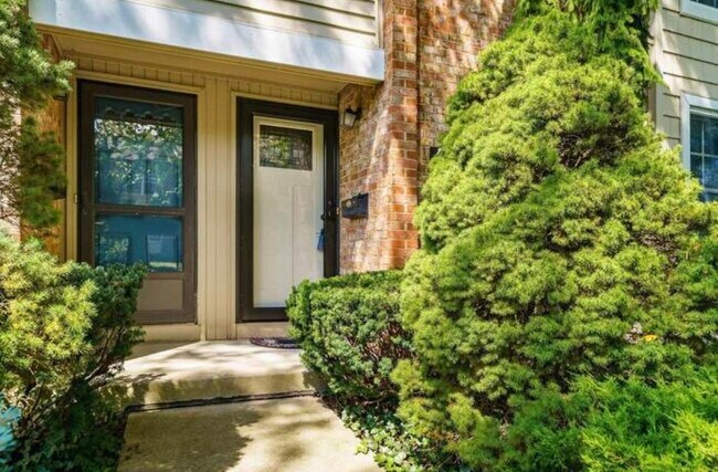 Building Photo - 1681 Saint Albans Ct