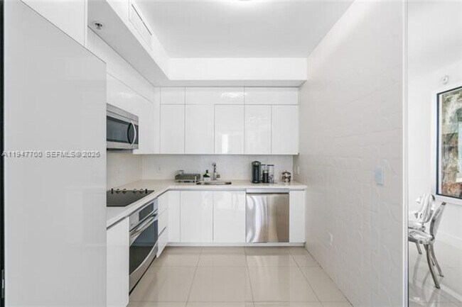 Building Photo - 90 SW 3rd St