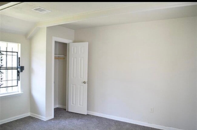 Building Photo - 2514 Lynnfield St