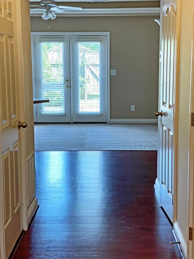 Building Photo - **COMING SOON** NICE 3 BR, 2.5 Bath Townhouse! New Paint & Carpet, Attached Garage, All Electric;