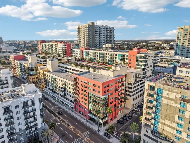 Building Photo - 1208 E Kennedy Blvd