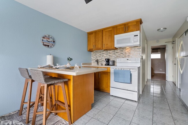 Building Photo - 2211 Ala Wai Blvd