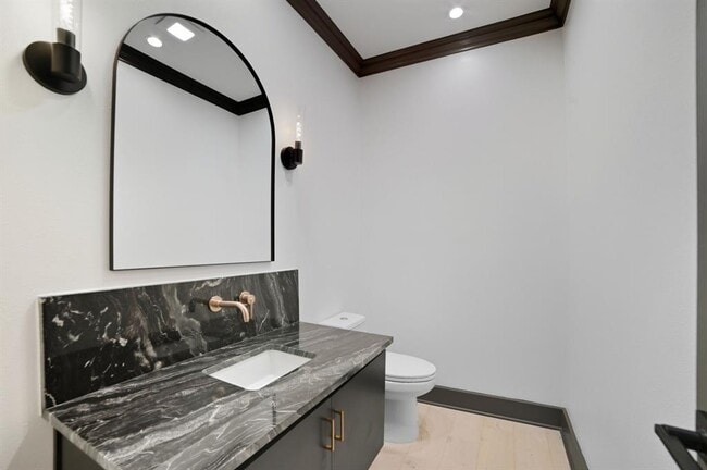 Building Photo - 2700 Marina Shores Dr