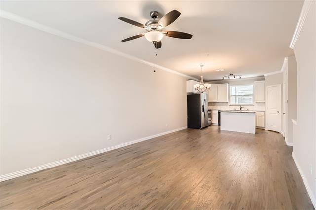 Building Photo - 301 E Lamar St