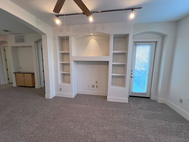 Building Photo - 2600 Hillsboro Pike