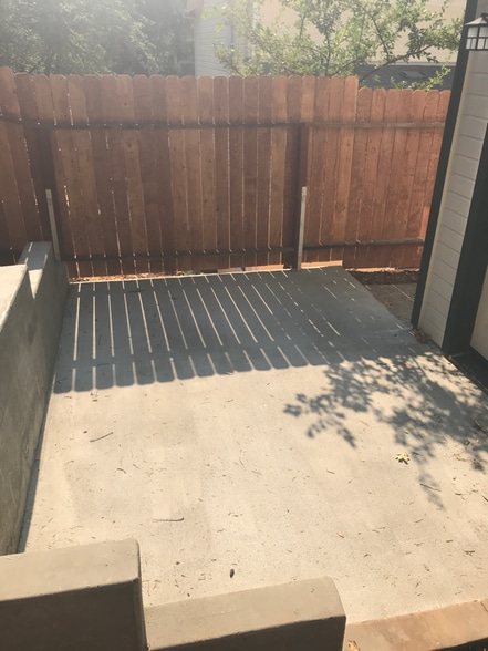 Building Photo - 990 Thompson Way