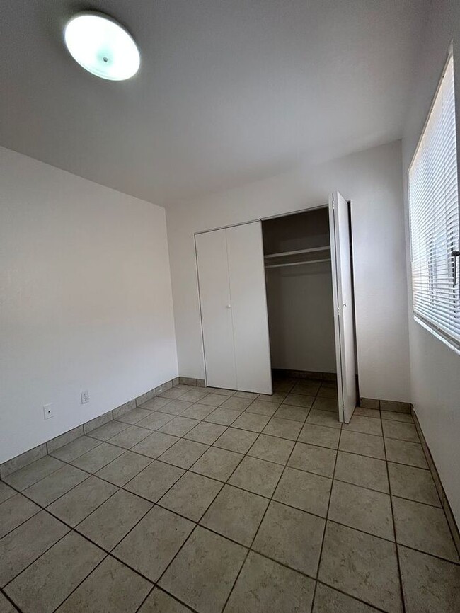 Building Photo - OPEN HOUSE! Downstairs Beautiful 2 Bedroom 1 Bath