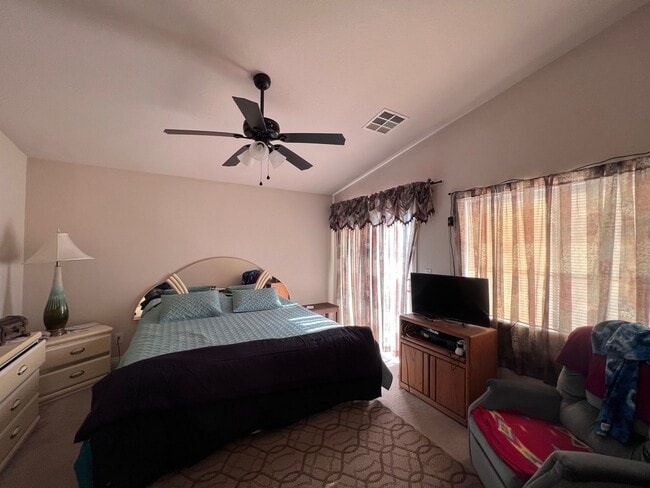 Building Photo - SUNRISE MOUNTAIN 3 BEDROOM TOWNHOME