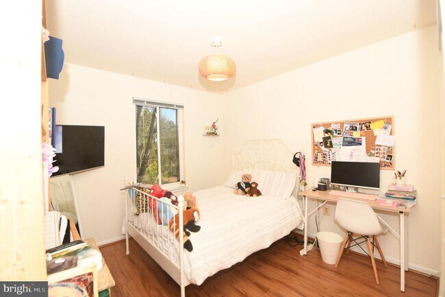 Building Photo - 7812 Briardale Terrace