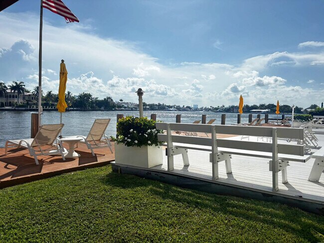 Building Photo - 2908 Bayshore Dr