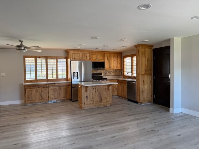 Building Photo - 8060 830 E